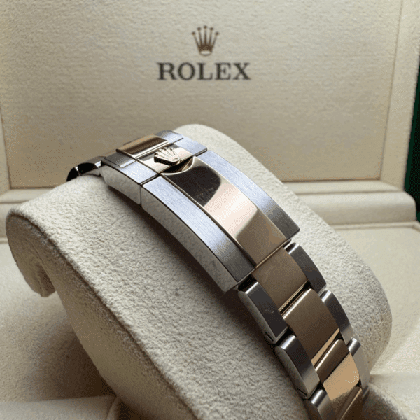 Win This Rolex GMT-Master II 'Rootbeer'  + £50,000 Instant Wins! - Image 15